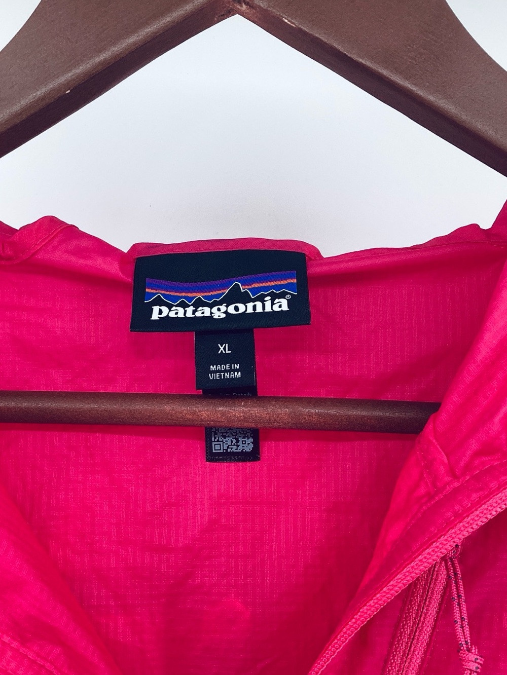 💚 Patagonia Bright Pink Hooded Lightweight Windbreaker, Size XL - Picture 4 of 7